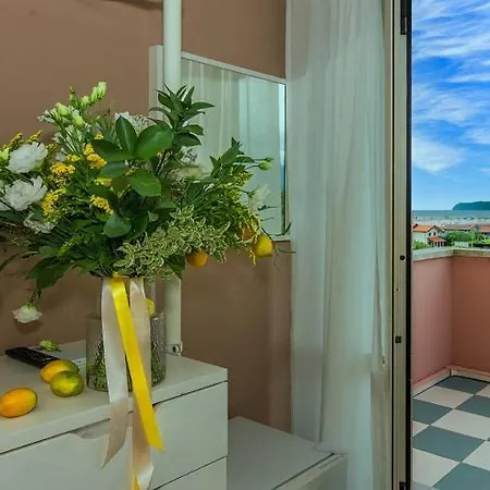 Happy Hotel 3*