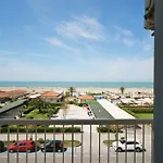 Happy Hotel