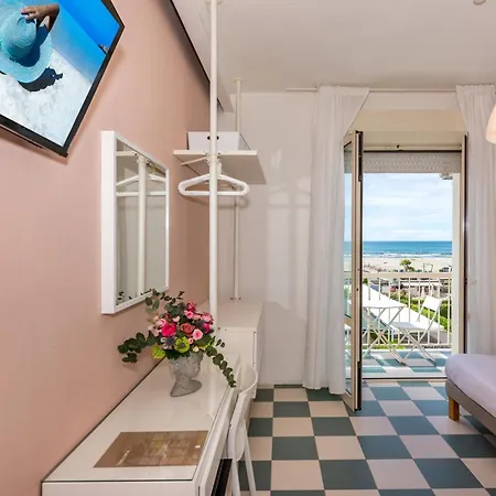 Happy Hotel
