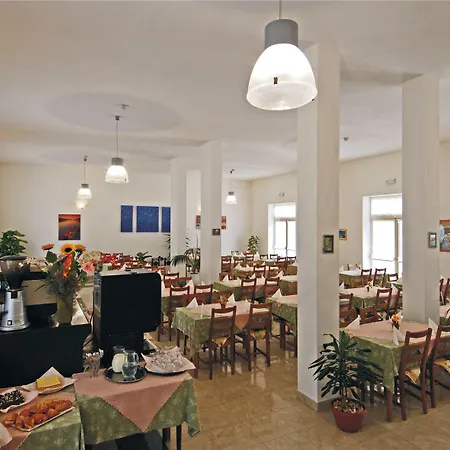 Happy Hotel
